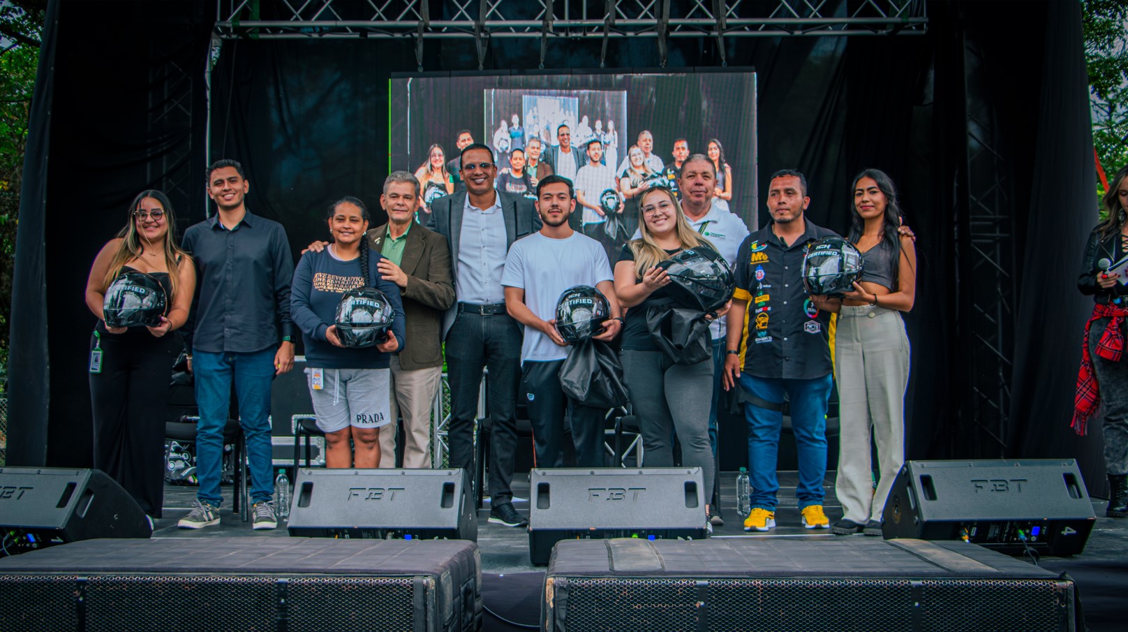 Con "cambiatón" de 300 cascos, motociclistas del TdeA reafirmaron su amor por la vida