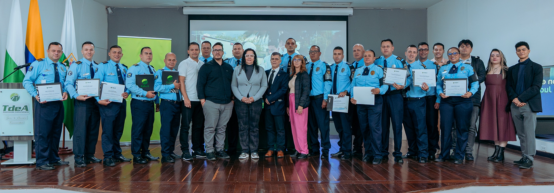 TdeA entrega certificados de actualización en Medicina Legal y Policía Judicial a 28 agentes de tránsito de Bello