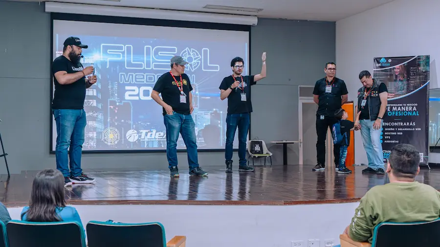 Cuando la libertad es digital: Flisol 2025 comenzó su vibra en el TdeA