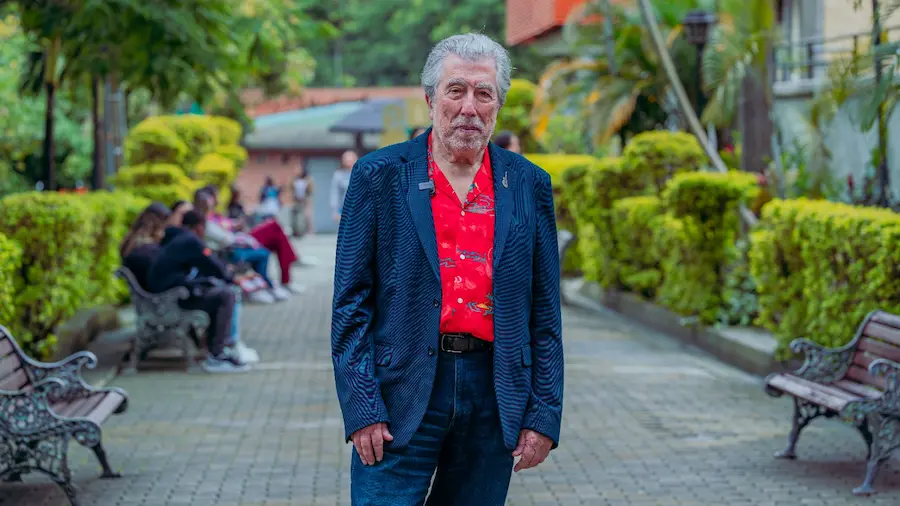 Reconocimiento del TdeA a escritores españoles Jordi Sierra I Fabra y Fernando Lalana Josa