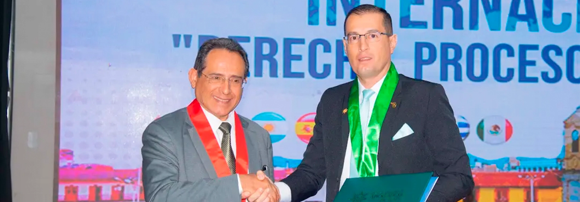 Docente TdeA, reconocido por su aporte a la justicia en Latinoamérica