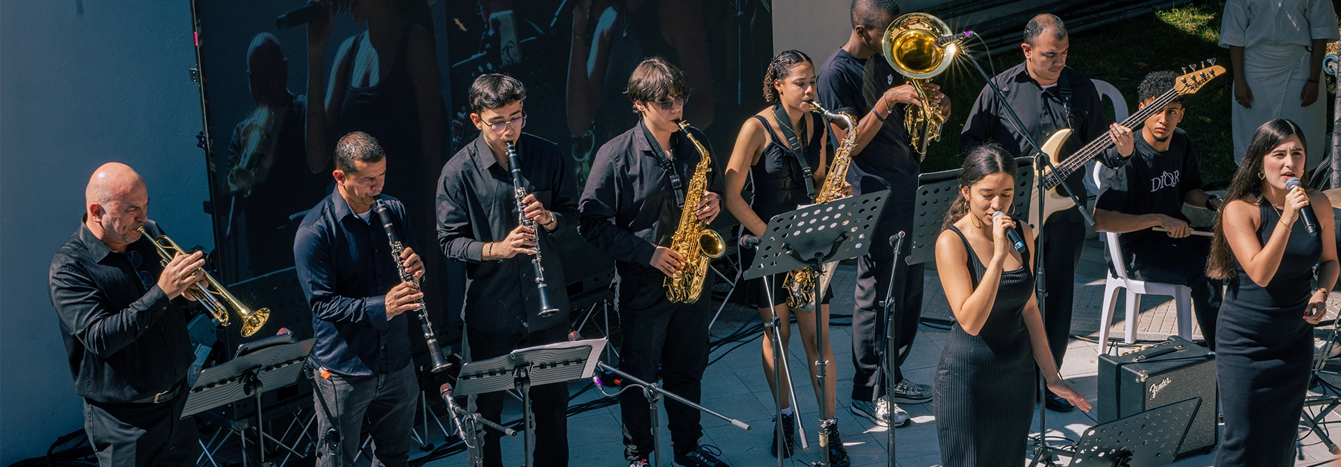 Agrupación musical de estudiantes del TdeA participan de la Inauguración del Bulevar TechCul.