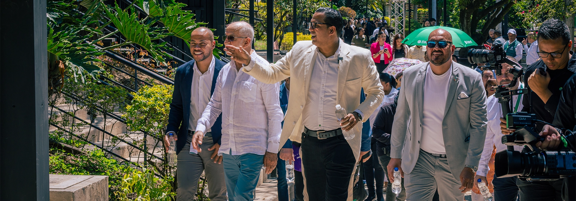 El rector Leonardo García Botero hizo un recorrido con administrativos, docentes y estudiantes.