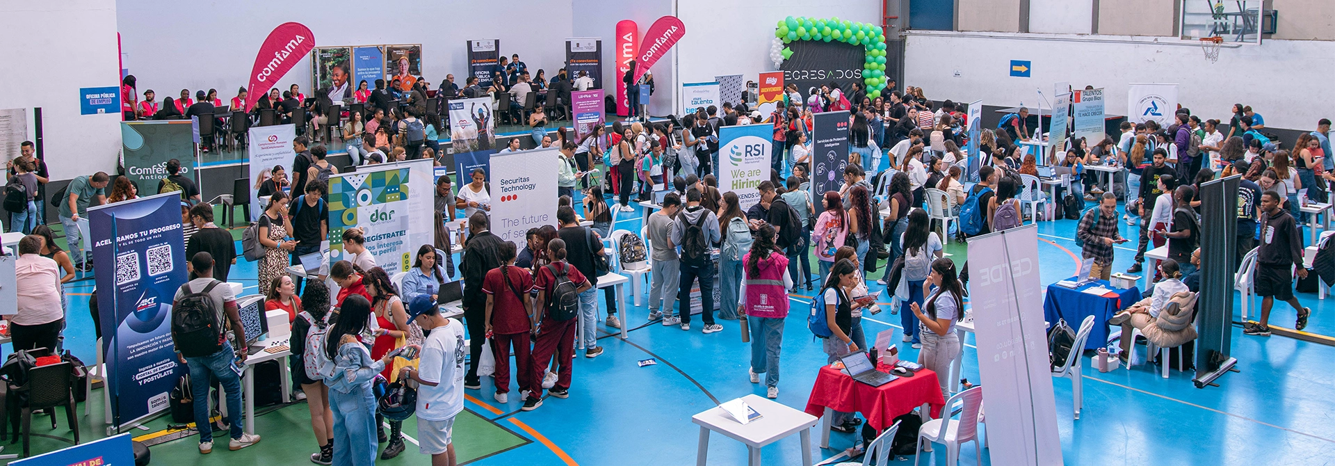 En el coliseo del Campus Robledo se llevó a cabo el Festival de las Oportunidades con la Alcaldía de Medellín.