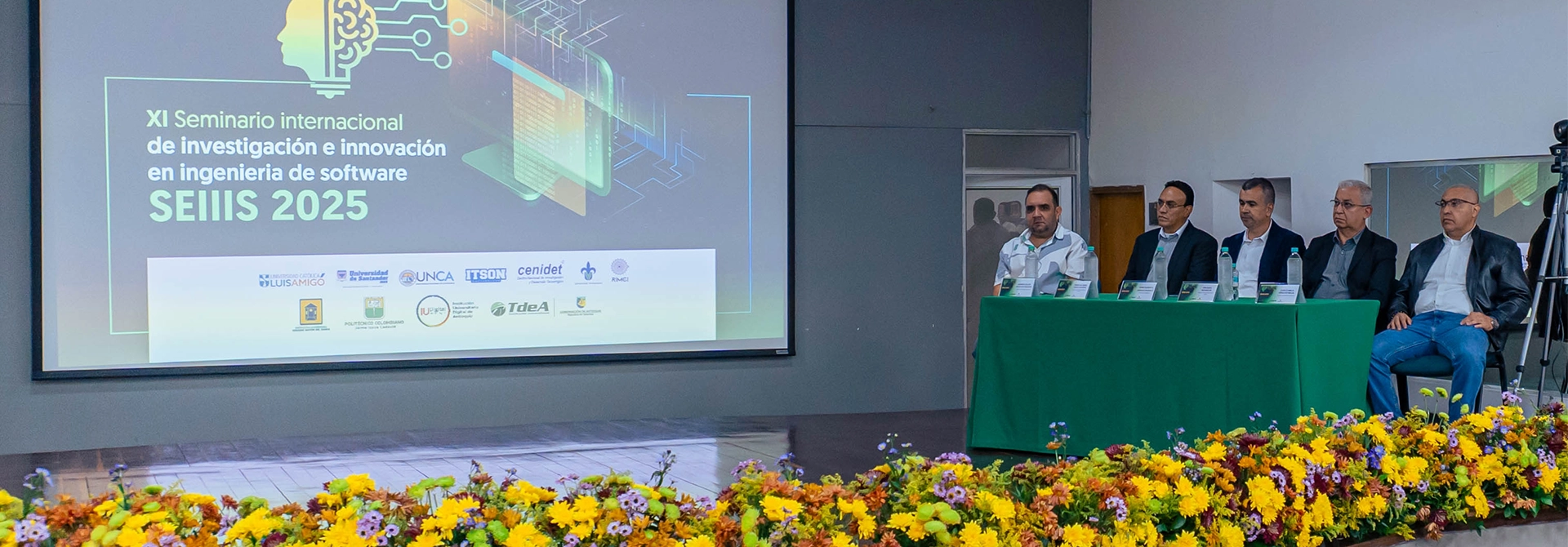 Mesa central del Seminario Internacional de Investigación e Innovación en Ingeniería de Software.
