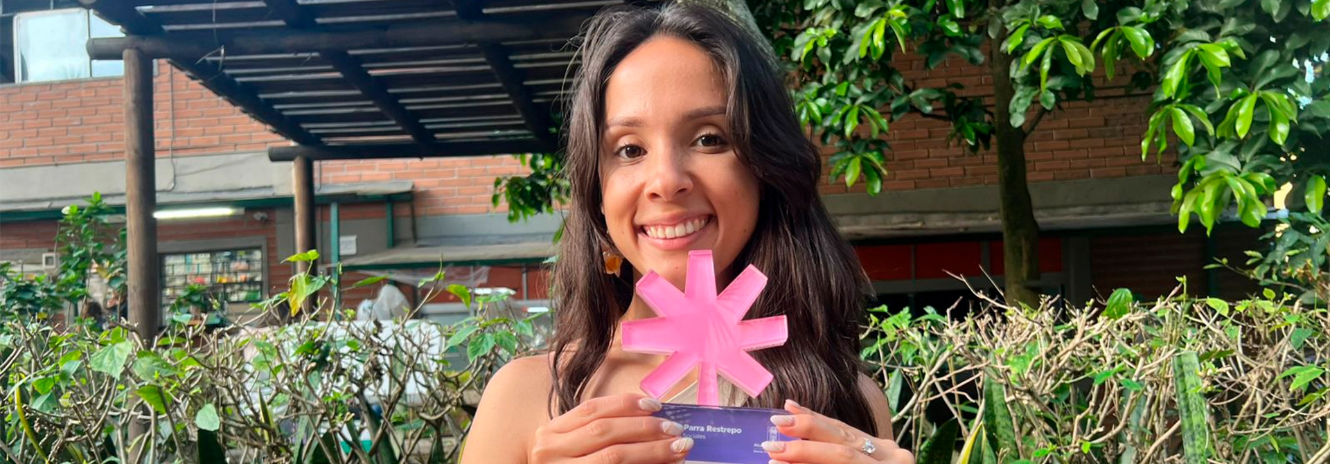 La psicóloga egresada del TdeA, Leidy Yurany Parra Restrepo, fue una de las galardonadas en el Concurso Mujeres Jóvenes Talento 2025.
