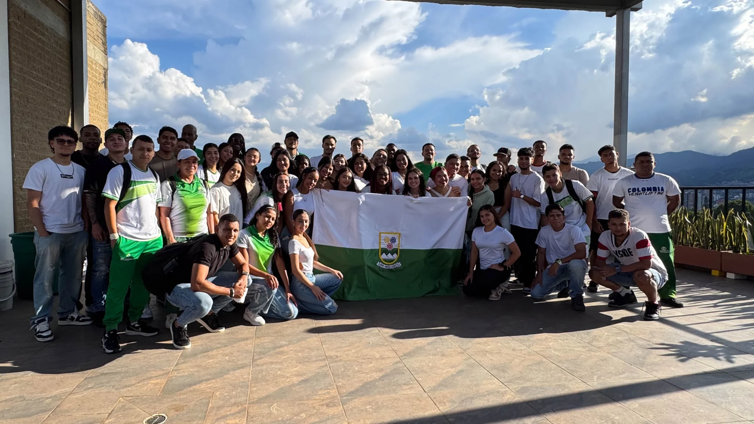 TdeA entregó la bandera a deportistas que irán a los Juegos Universitarios Nacionales ASCUN
