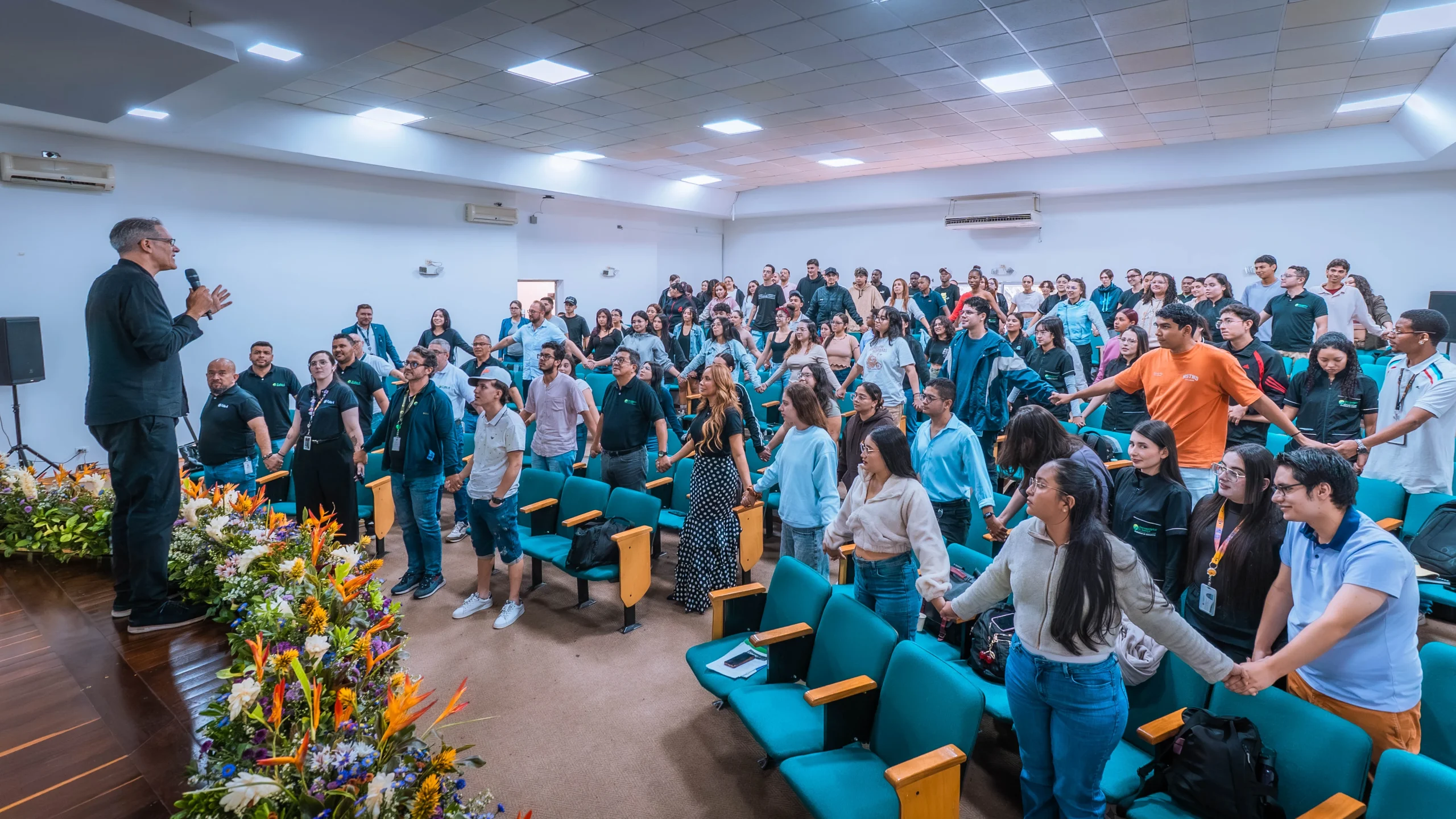 Palabras que sanen y curen: el antídoto para los discursos de odio entregado en la XX Semana Internacional del Derecho y la Criminalística