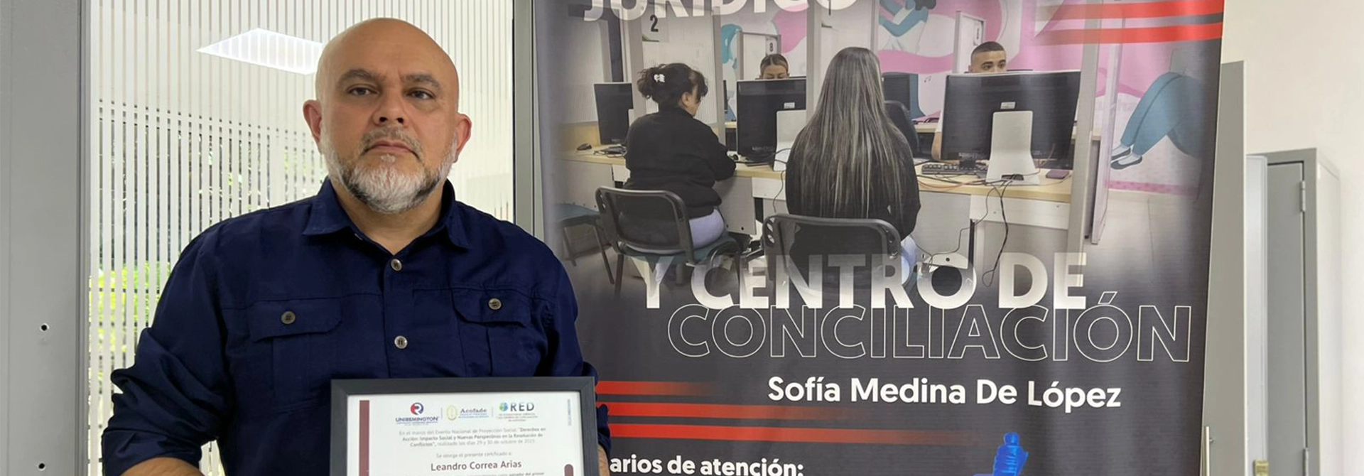 Leandro Correa Arias, fonoaudiólogo, docente de la Facultad de Derecho y Ciencias Forenses de la asignatura Técnicas de Oralidad y asesor del Consultorio Jurídico y Centro de Conciliación del TdeA, ganó premio nacional de Acofade.