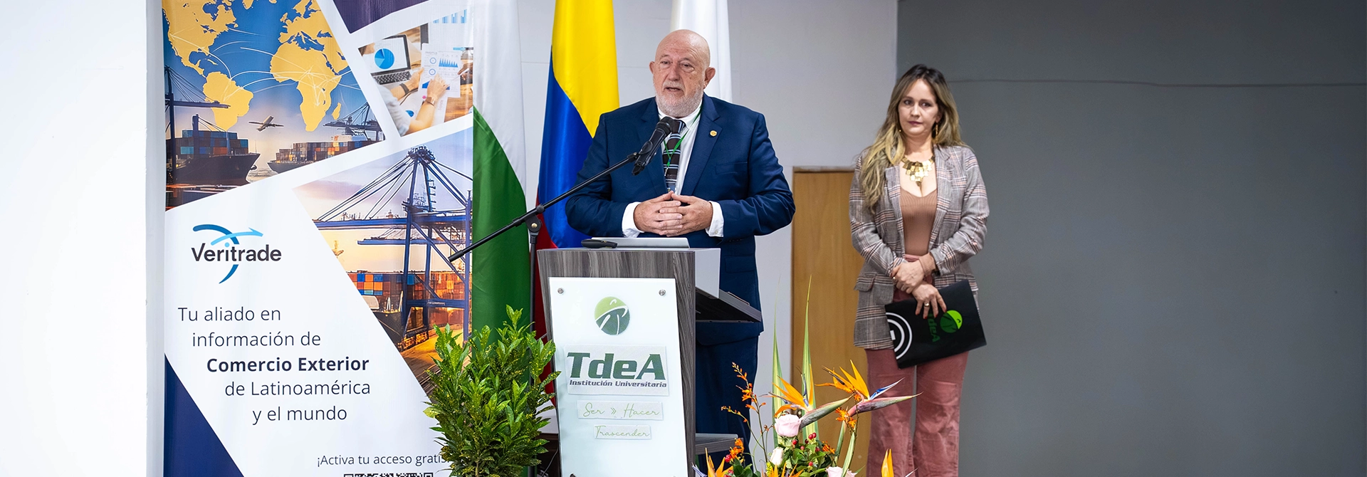 El vicerrector de Economía de la Universidad de Murcia, Antonio Calvo-Flores Segura, fue uno de los ponentes.