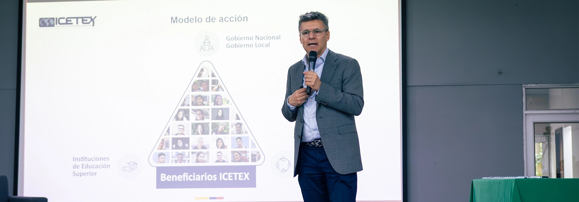 Presidente del Icetex, Álvaro Hernán Urquijo Gómez, hizo presencia en el congreso.