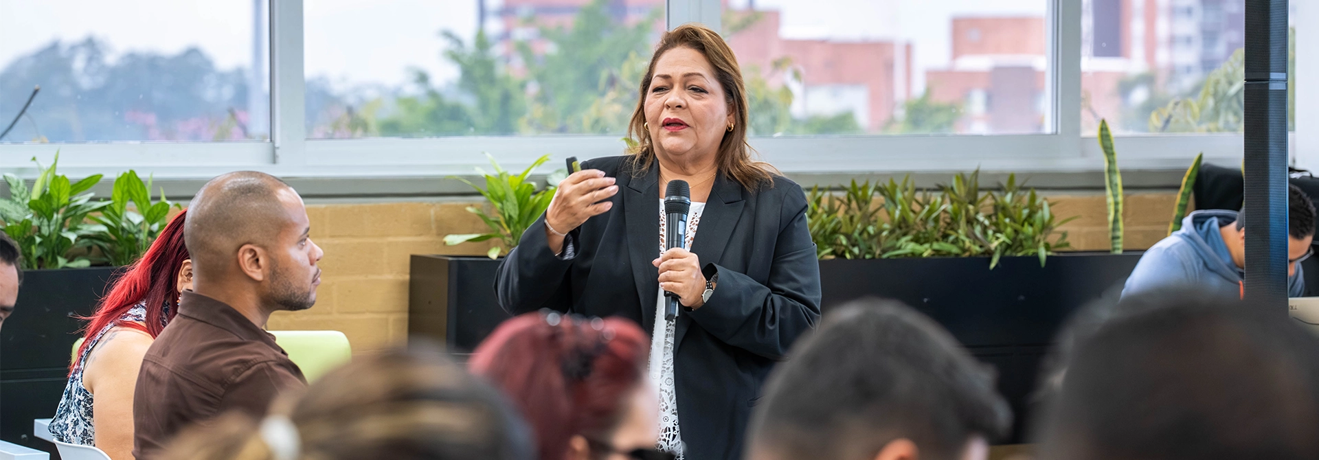 La especialista Marleyn Margarita Serrano Ramírez, doctora en psicología con orientación en neurociencia y directora de la Maestría en Neuropedagogía de la Universidad del Atlántico, realizó charla de neuroeducación a los docentes TdeA.