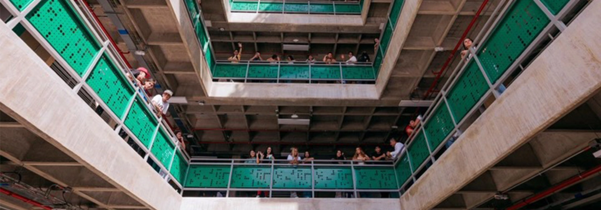 Estudiantes en la sede de Aburrá Sur.