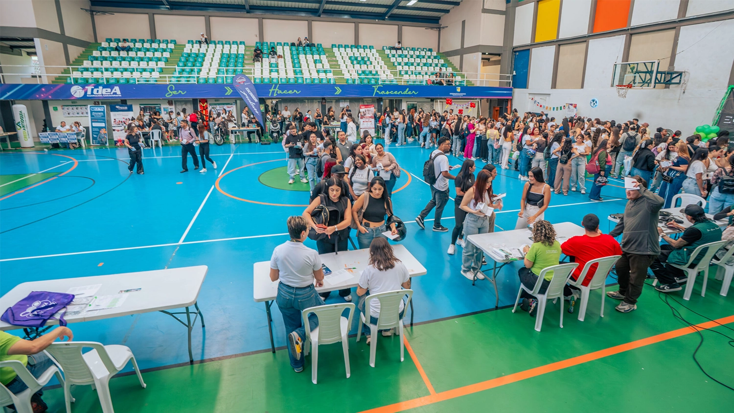 Feria de Servicios acercó beneficios y oportunidades a futuros egresados del TdeA