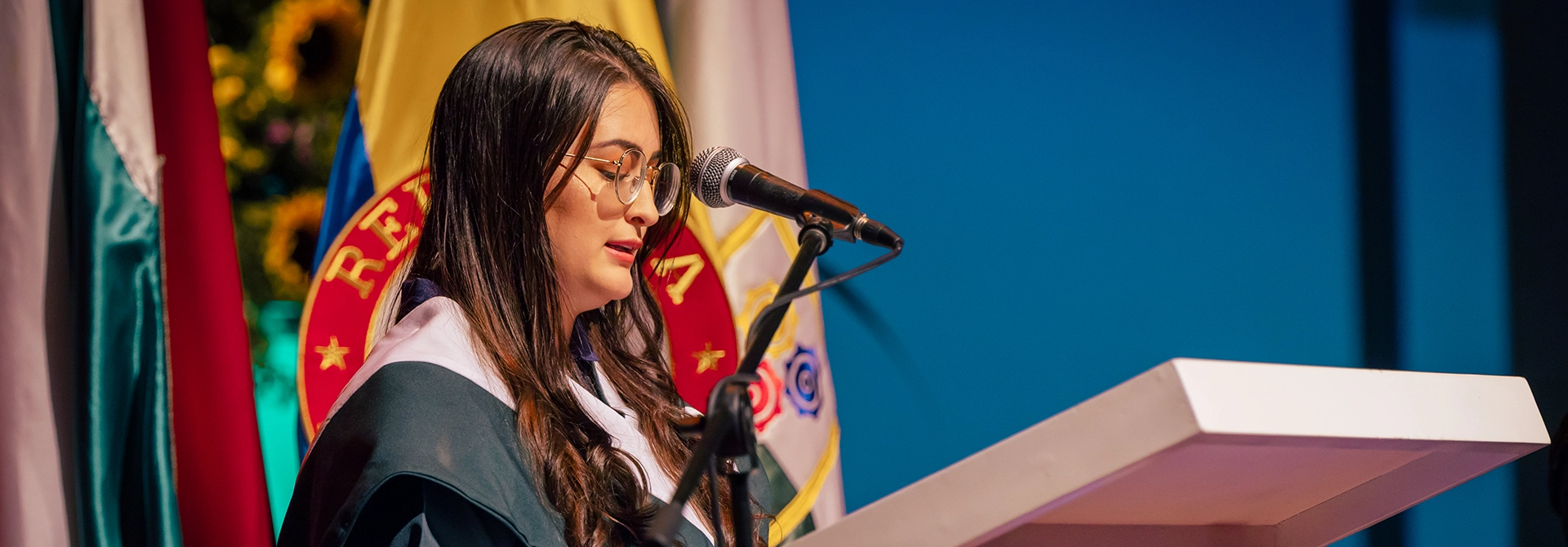 Graduanda da discurso de despedida.
