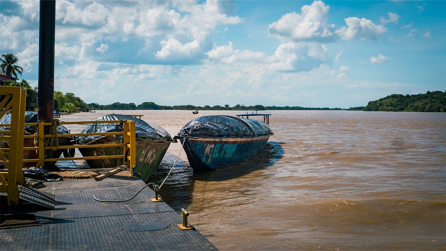 Botes en la ciénaga de La Mojana.