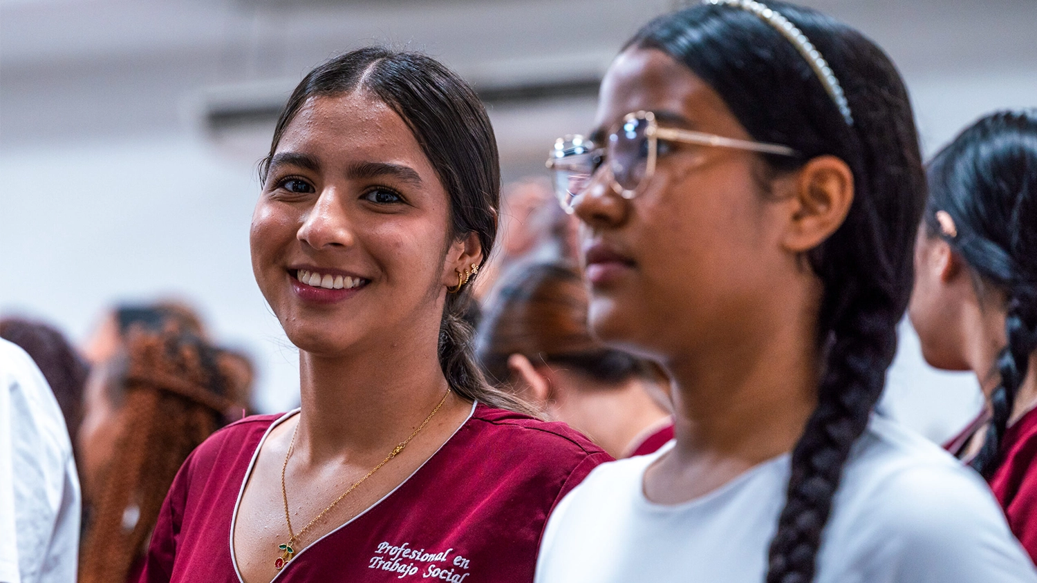 Estudiante de Trabajo Social en una de las charlas que se dictaron en la IX Semana de las Lenguas y las Culturas.