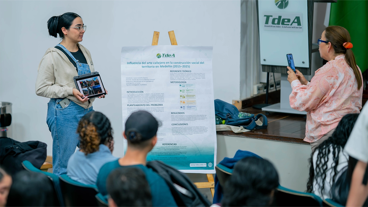 Estudiante expone su trabajo titulado: Influencia del arte callejero en la construcción social del territorio en Medellín (2015-2025).