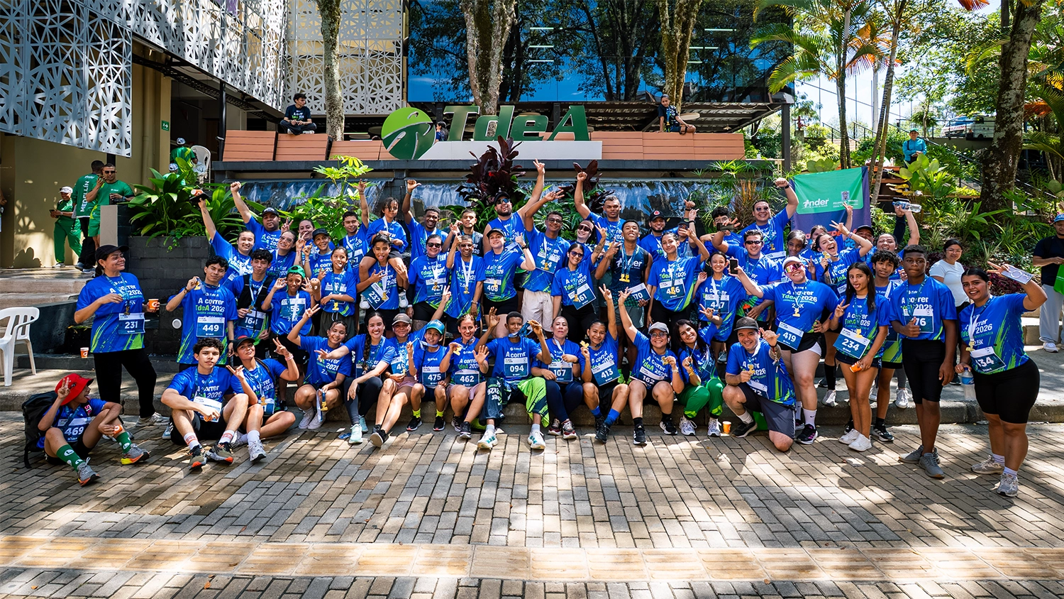 Todos los participantes de la categoría 2.5 k de la carrera atlética del TdeA.