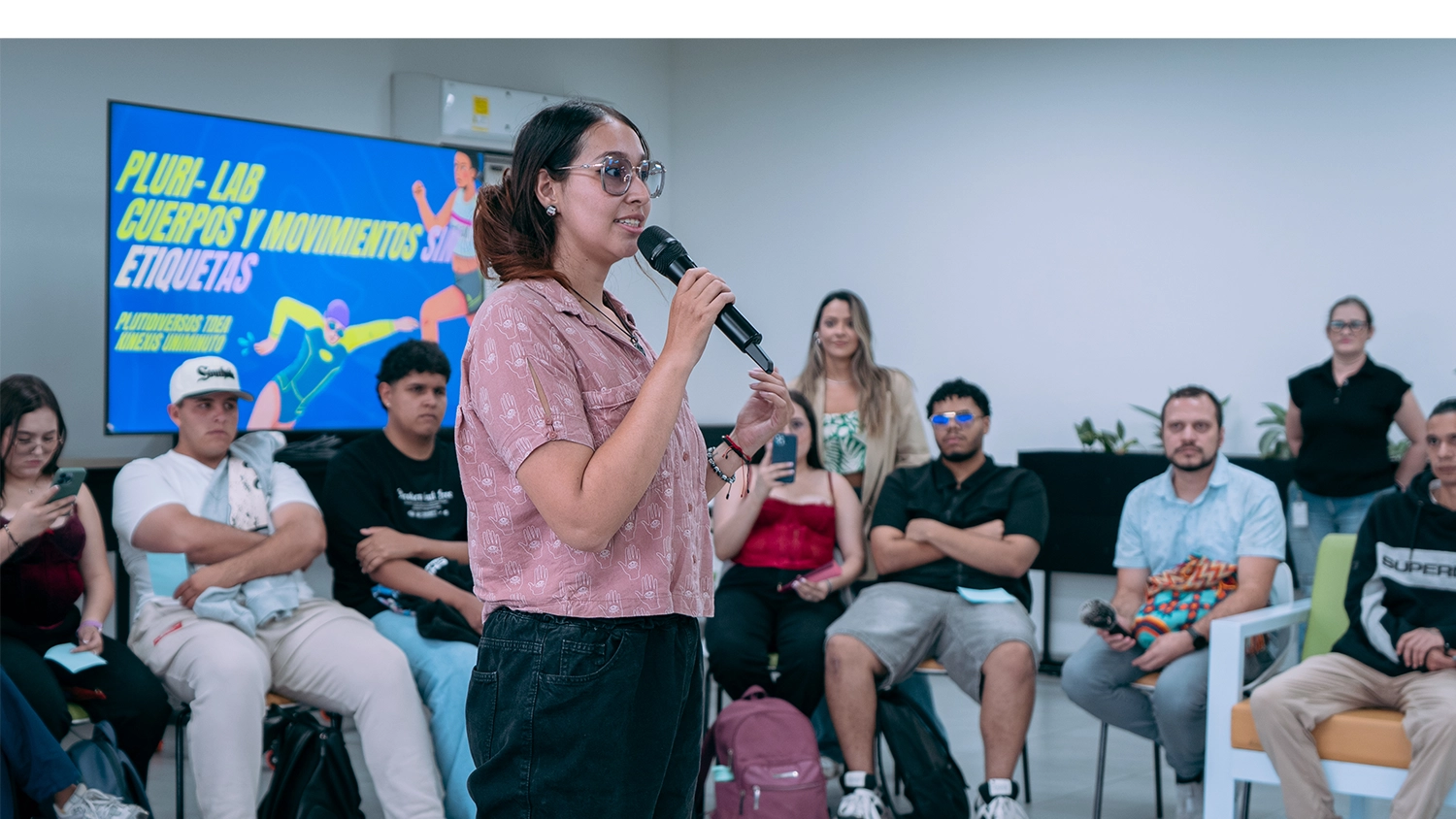 Laura González Borbón, líder del semillero Kinexis y profesora de Uniminuto, intervino con una charla ante los asistentes.