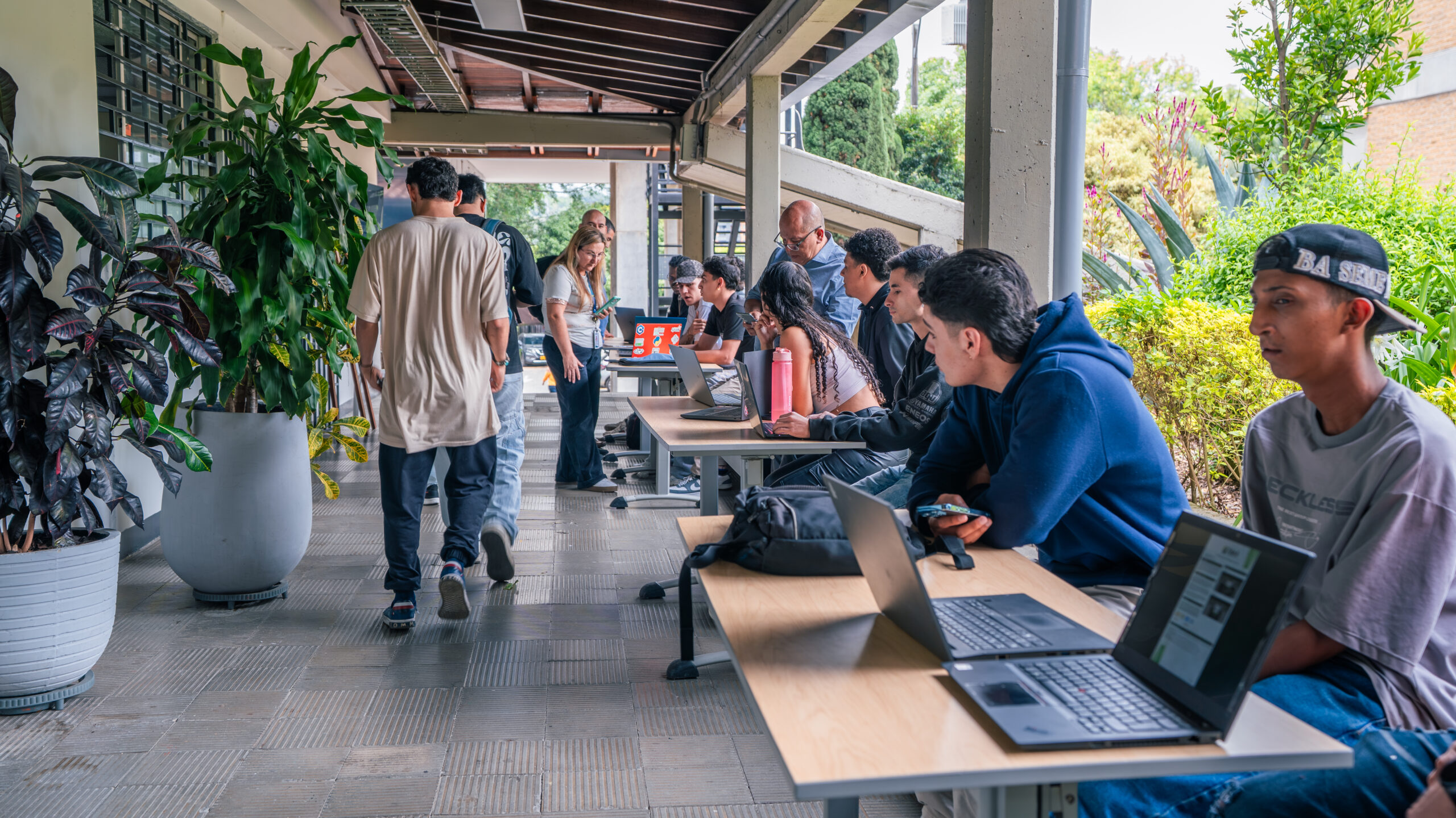Estudiantes del área informática del TdeA presentaron 80 soluciones de software con aplicación en contextos reales