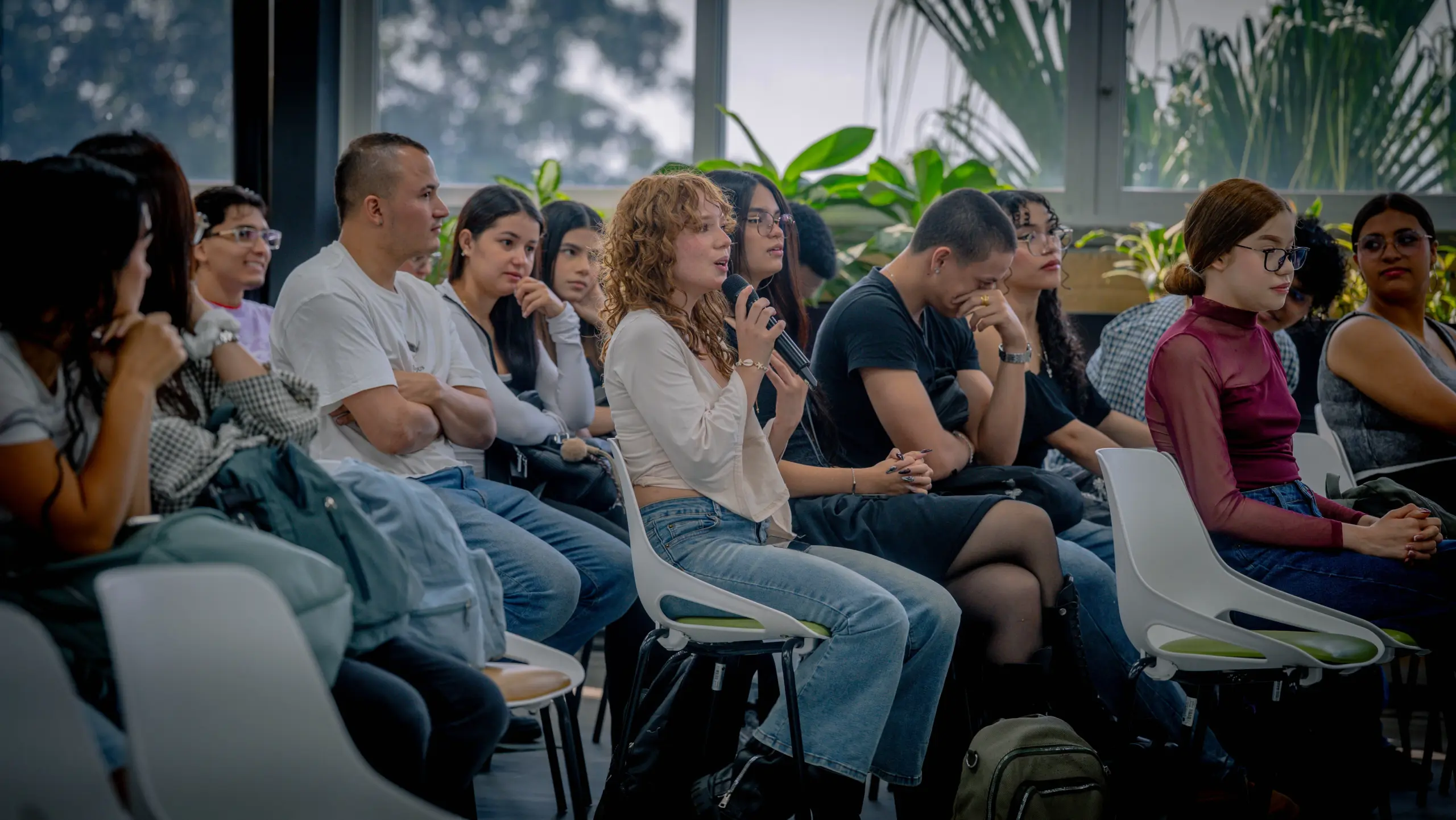 Entrar a una célula o ver desde adentro el comportamiento de un virus fueron algunas de las experiencias inmersivas que ofreció a los estudiantes el IX Encuentro de Ciencias Básicas y Áreas Comunes “Neurobásicas: ciencias en acción”, realizado en el TdeA Institución Universitaria.